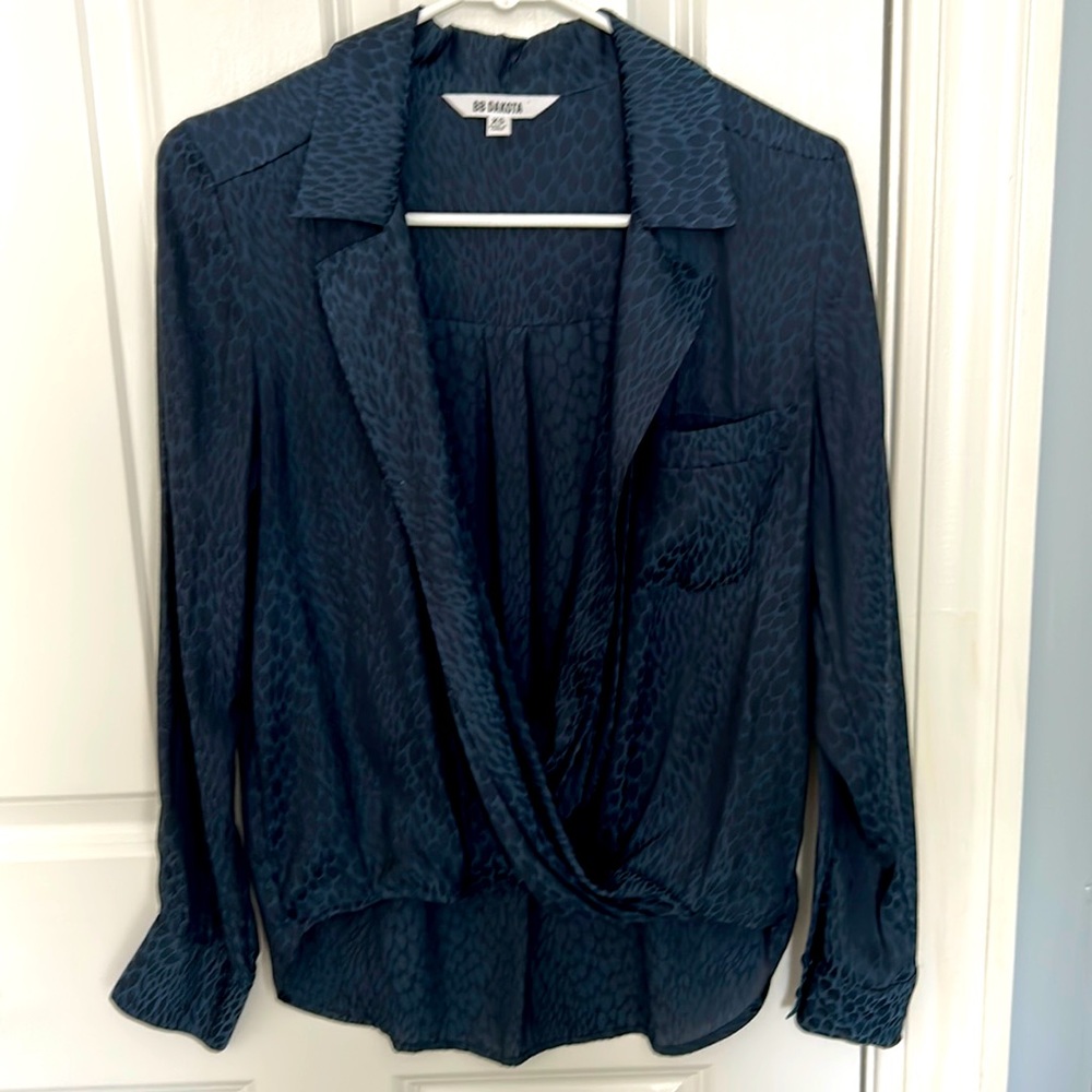 BB DAKOTA cross over blouse